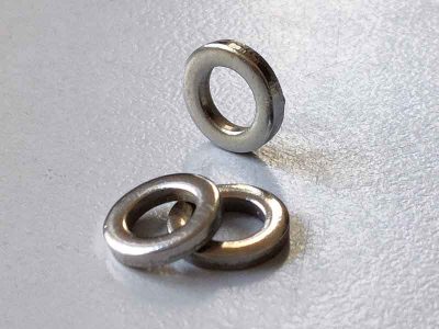 Rondella piana M5mm in ferro nichelato (Ø5.3/9mm, 100pcs)