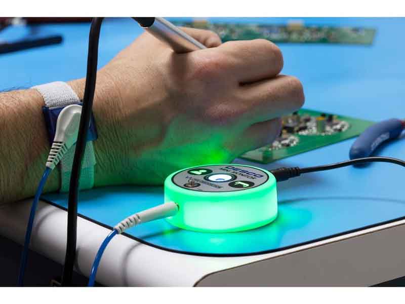 Mini Monitor Desco 19343 - Esempio di utilizzo (PASS) Mini Monitor Desco 19343 - Esempio di utilizzo (luce verde PASS)